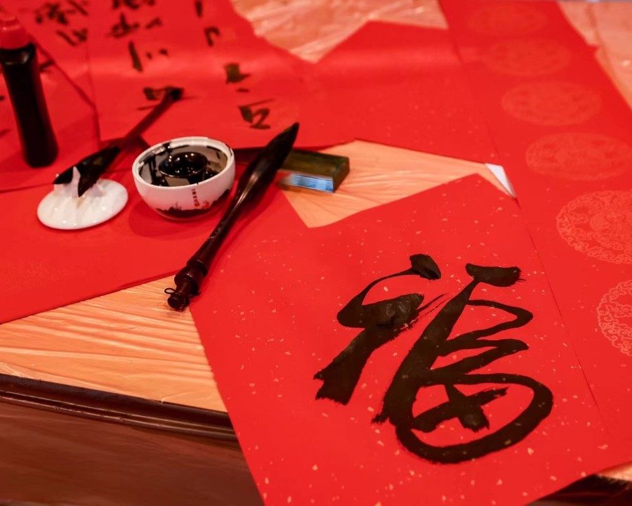 丹心寄壯志，精誠鑄輝煌